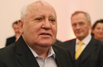 mikhail gorbachev resign 2 1661952467913