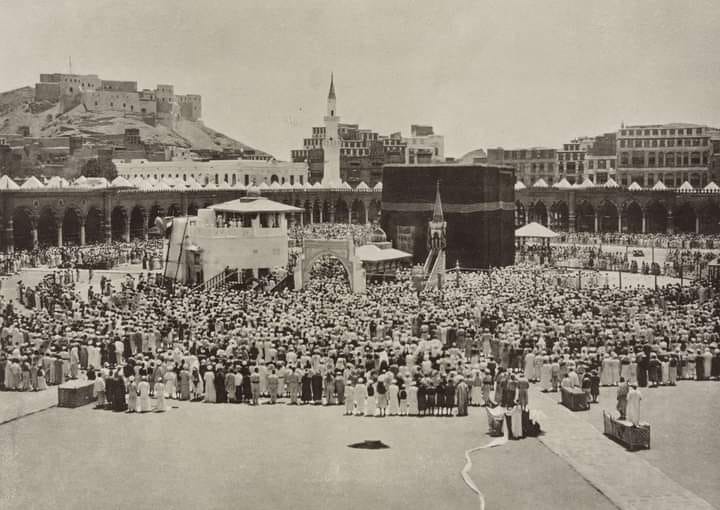 The Holy Kaaba was painted in 1887 by Al-Sayyid Abd al-Ghaffar, during the reign of Ottoman Sultan Abdul Hamid II.